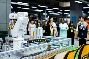 聚焦2025交流周｜与东盟伙伴共研绿色技术、共育低碳人才