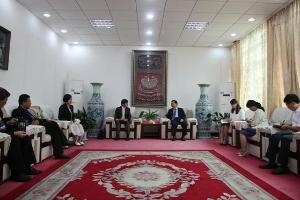 菲律宾高教委员会委员长亚历克斯·布利特一行到访贵州民族大学