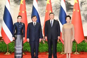 习近平会见泰国国王哇集拉隆功